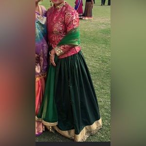 Beautiful choli u can wear in weddings, baby shower or Diwali parties.